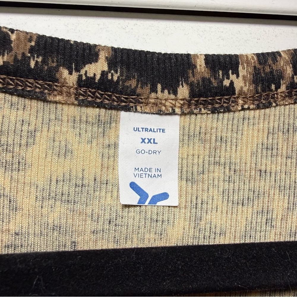 Old Navy Ultralite Leopard Print Short Sleeve Cropped Tee - Picture 2 of 3